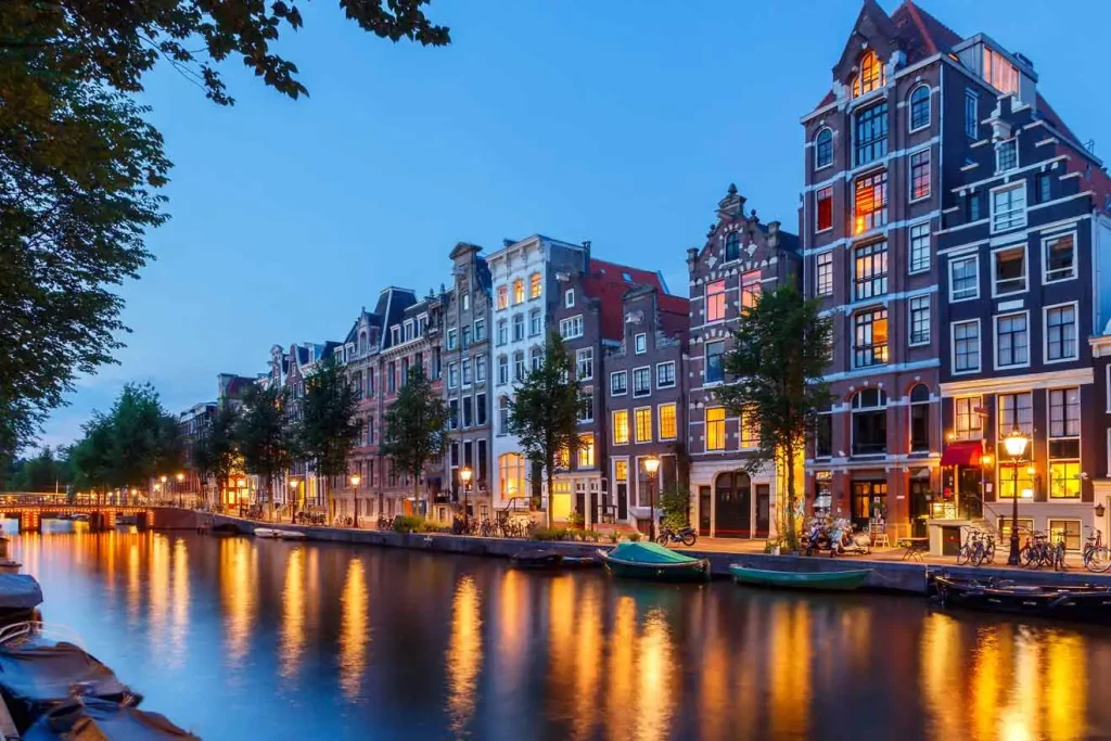 8 Places Where to Stay in Amsterdam